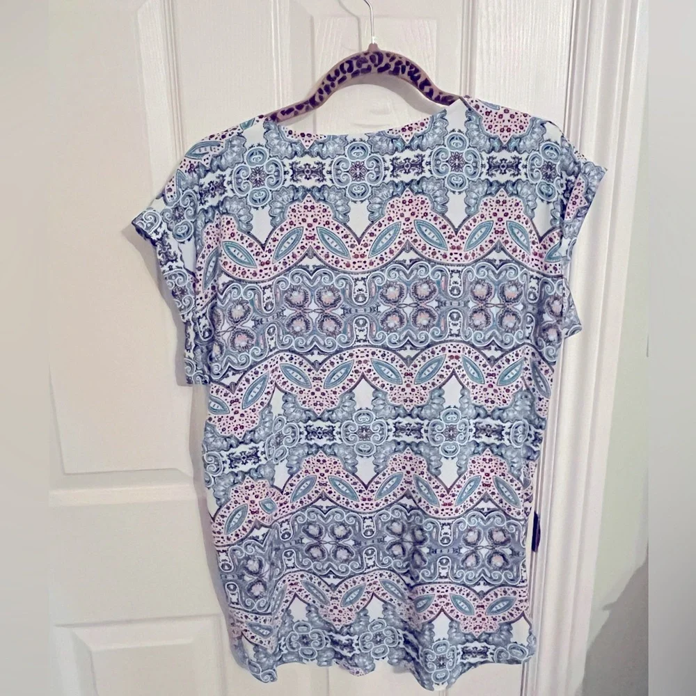Express Patterned Blouse - Picture 2 of 3